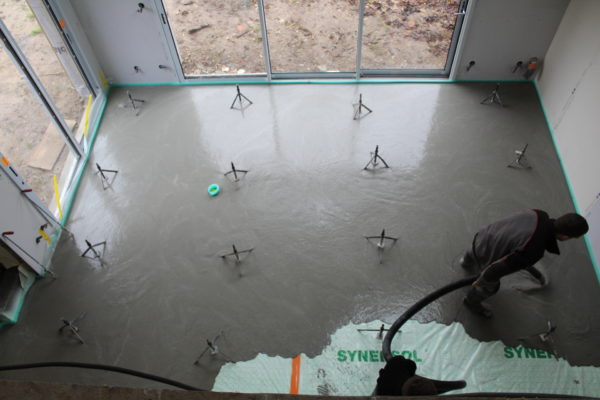 Coulage de chape sur mousse polyuréthane projetée