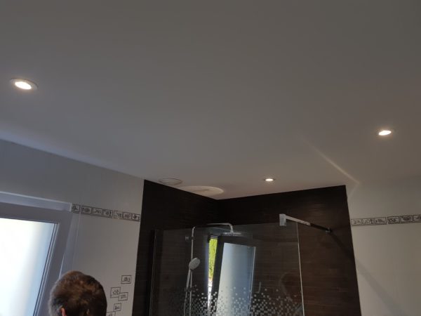 plafond tendu salle de bains savenay
